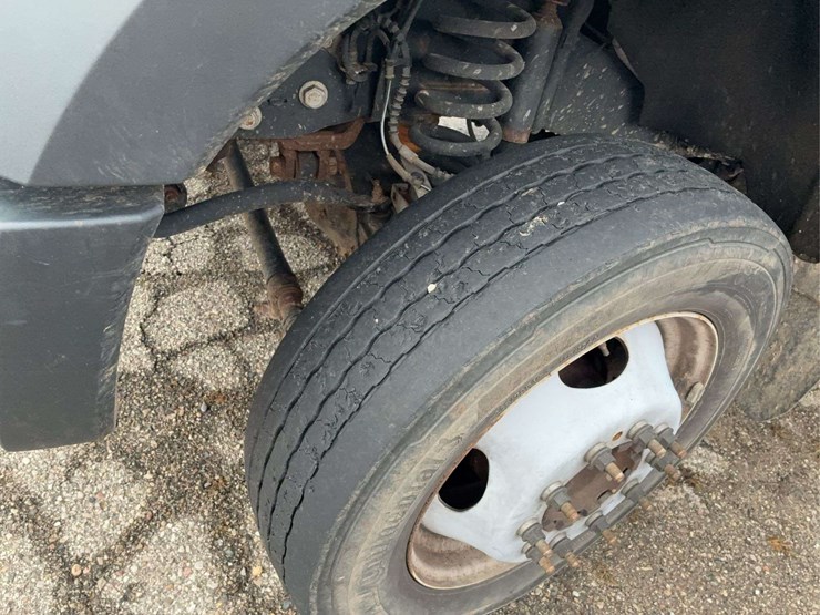 2022-ford-f550-image-4