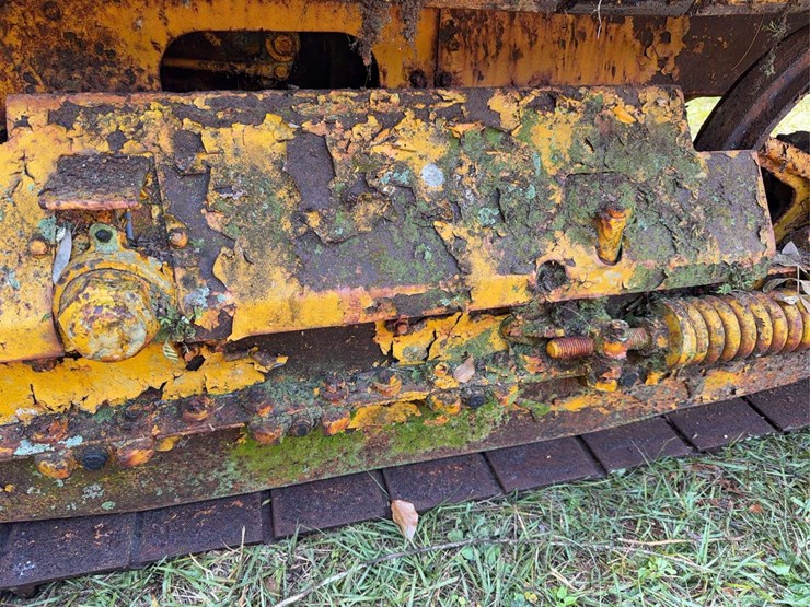 caterpillar-twenty-two-image-37