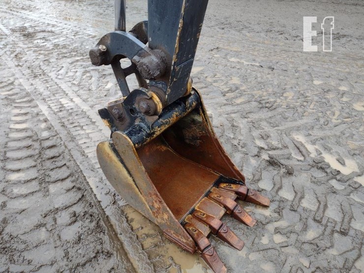 2023-deere-30g-image-16