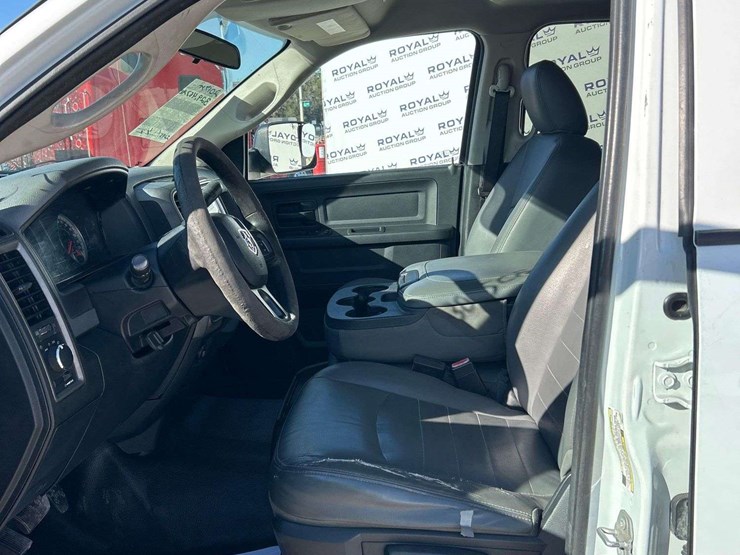 2017-dodge-3500-image-12