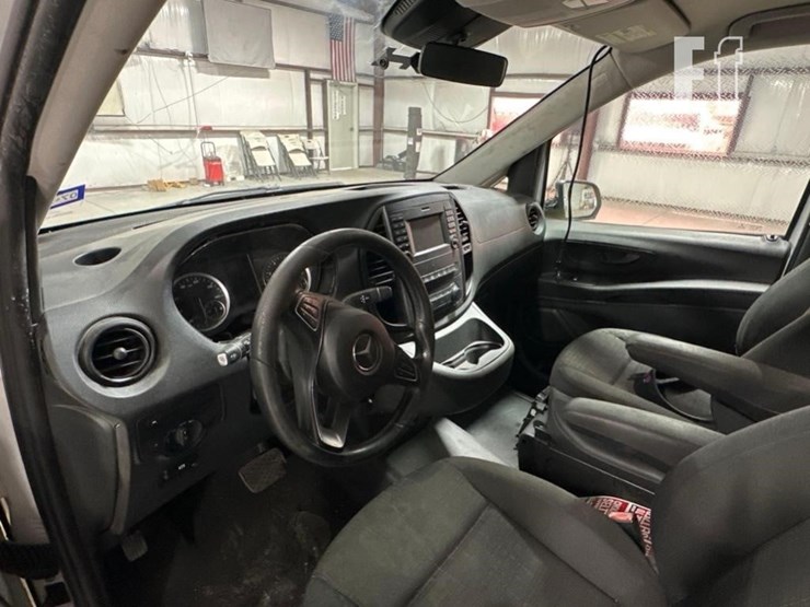 2017-mercedes-benz-metris-image-10