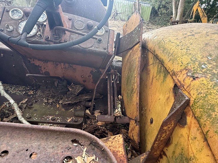 minneapolis-moline-g706-image-11