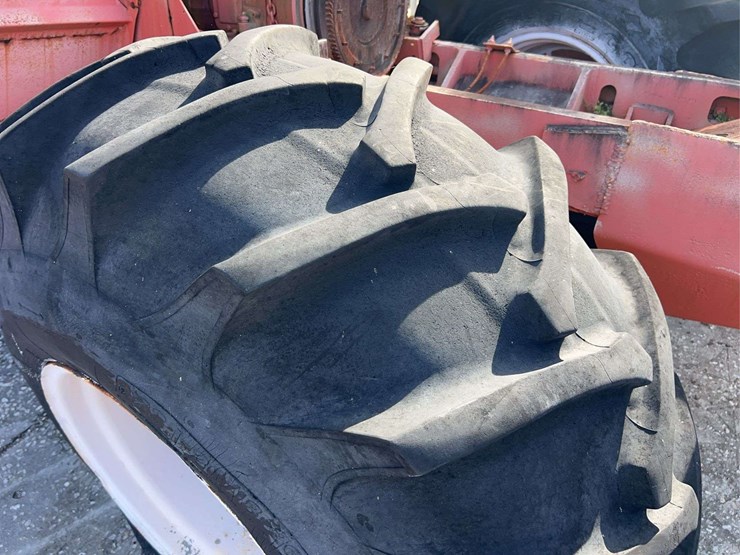 allis-chalmers-4wd-parts-tractor-image-11