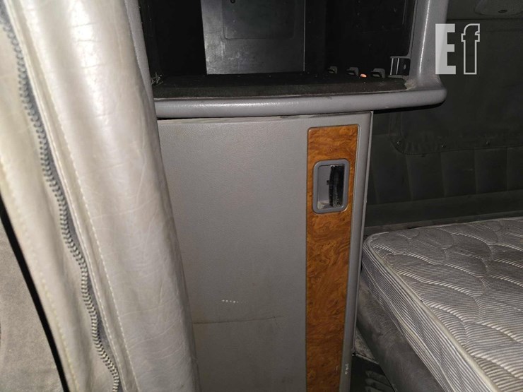 2008-peterbilt-386-image-19