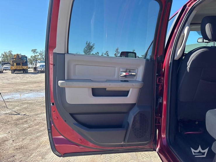 2012-dodge-1500-image-18