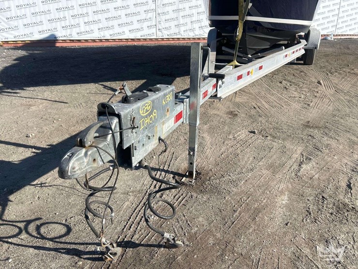 2008-regal-2565-express-cruiser-boat-with-30ft-t/a-continental-boat-trailer-image-7