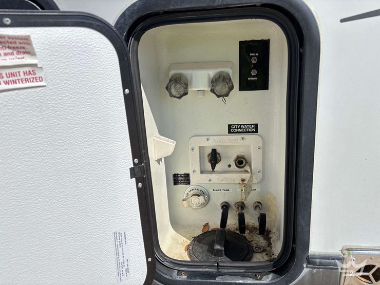 2014-crossroads-rv-elevation-t/a-5th-wheel-toy-hauler-travel-trailer-image-38