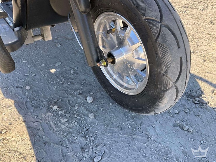 2025-spirit-electric-scooter-image-16