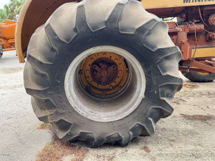 minneapolis-moline-g706-image-48