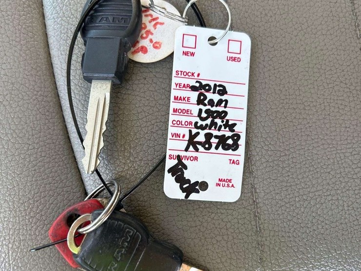 2012-dodge-1500-image-28