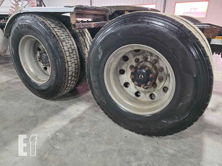 2016-freightliner-cascadia-113-image-23