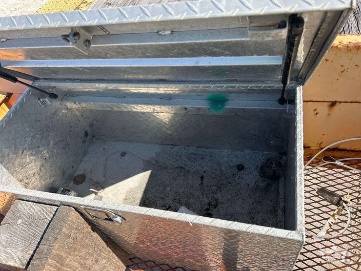 1986-eager-beaver-b9d0w-20ft.-11-ton-tri-axle-dovetail-tag-a-long-tailer-image-8