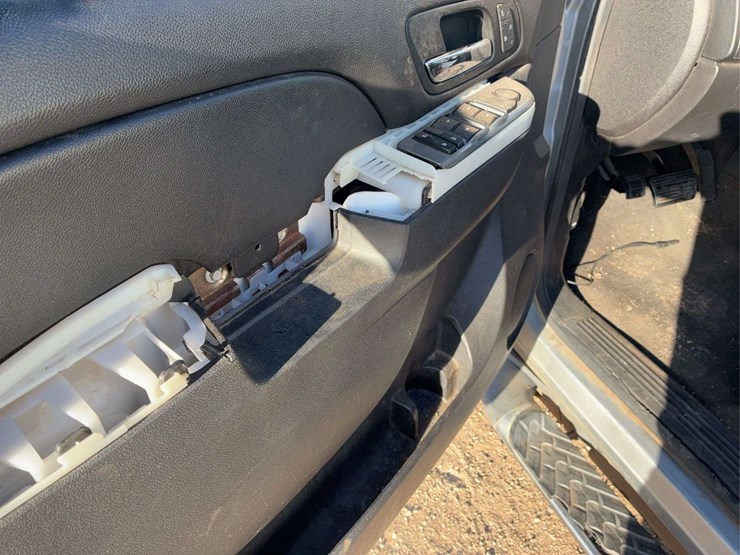 2012-chevrolet-tahoe-lt-image-19