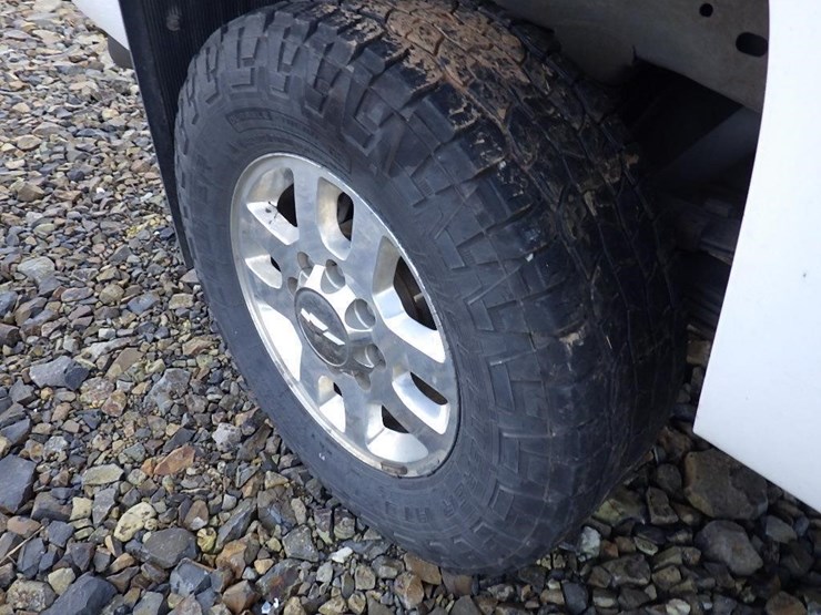 2012-chevrolet-3500-image-15