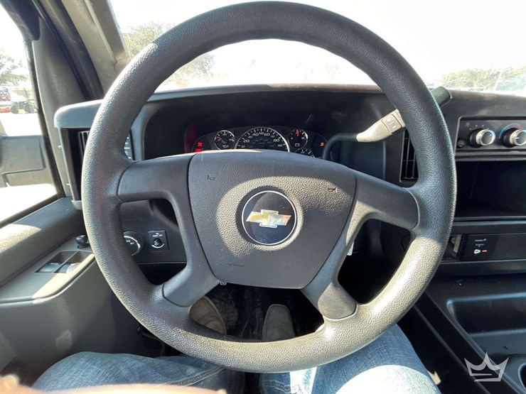 2017-chevrolet-express-2500-image-13