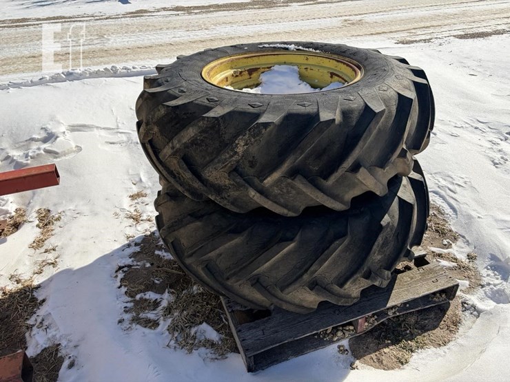 16.9-26-tires-on-rims-image-2