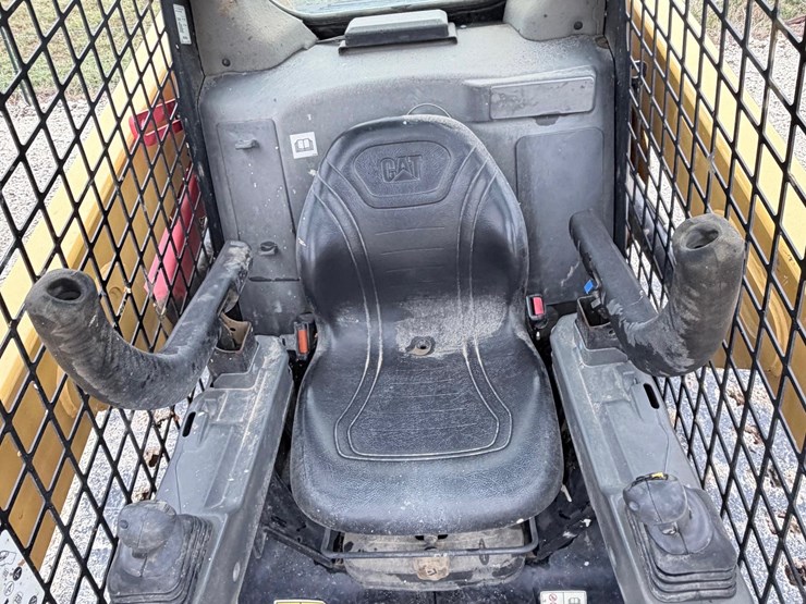 2023-caterpillar-249d3-image-11