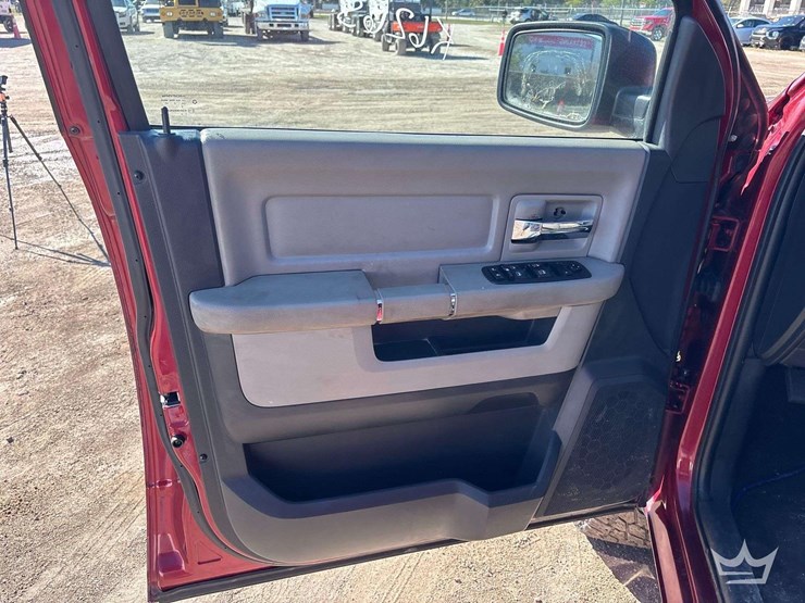 2012-dodge-1500-image-11