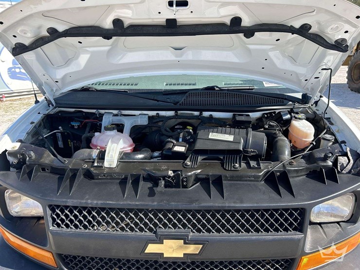 2017-chevrolet-express-2500-image-7