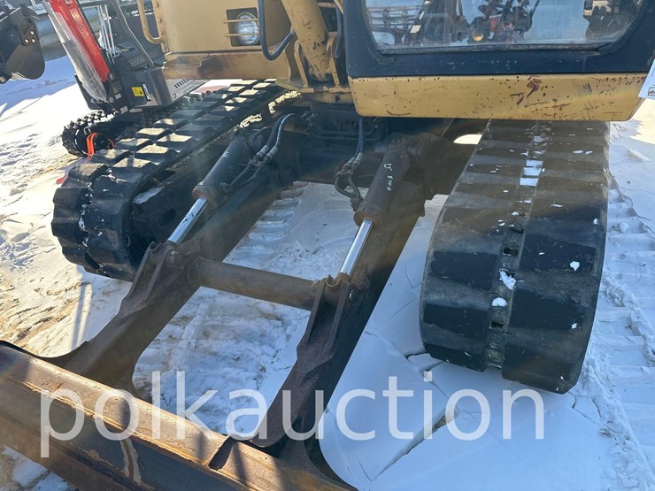 caterpillar-e70b-image-4