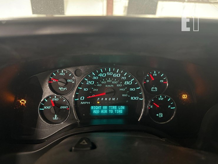 2017-chevrolet-express-2500-image-11