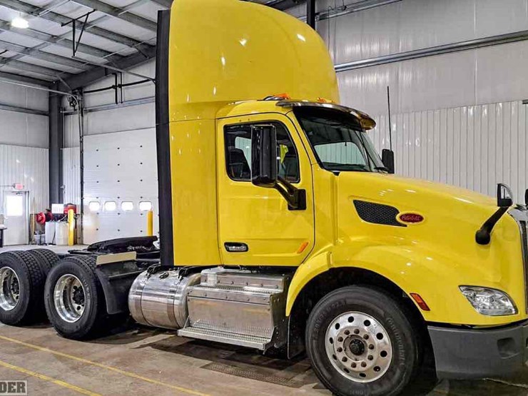 2017-peterbilt-579-image-2