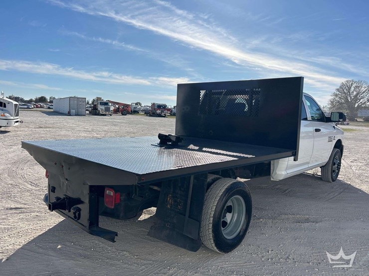 2017-dodge-3500-image-3