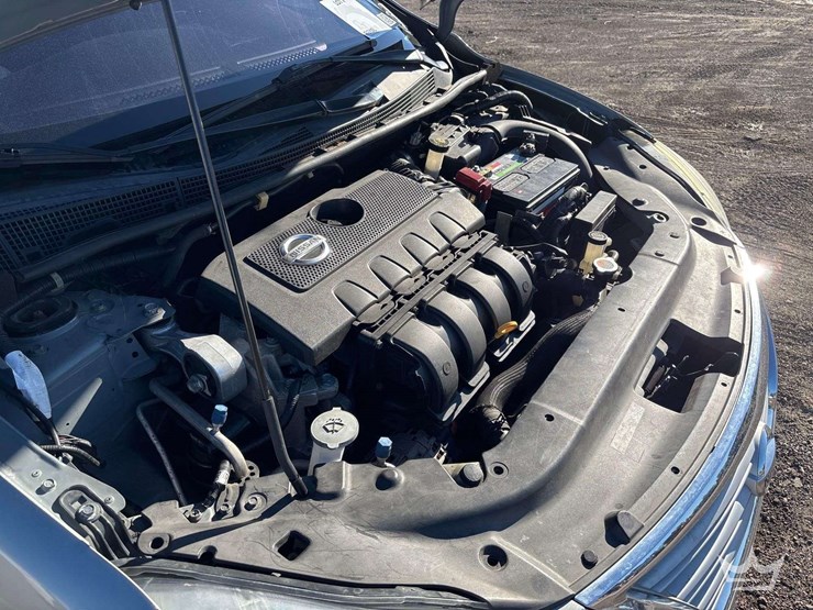 2013-nissan-sentra-sedan-image-9