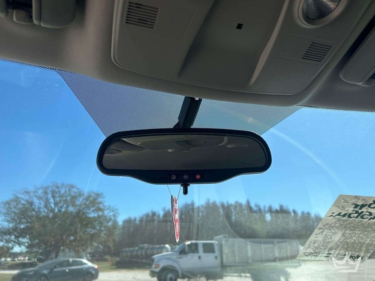 2013-chevrolet-traverse-image-15