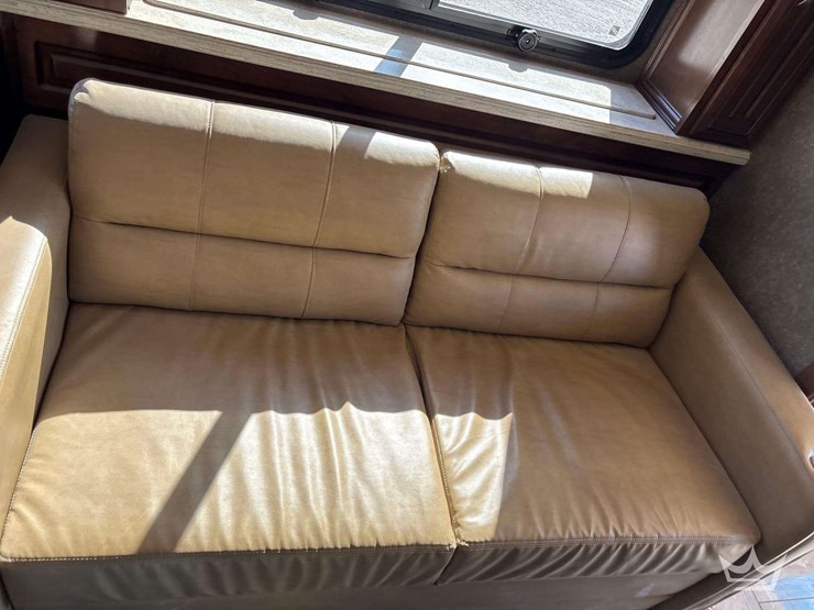 2018-freightliner-thor-venetian-400xcr-a40-41ft.-class-a-motorhome-image-32