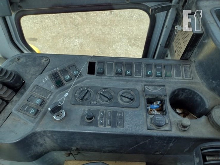 hyundai-110d-7e-image-9