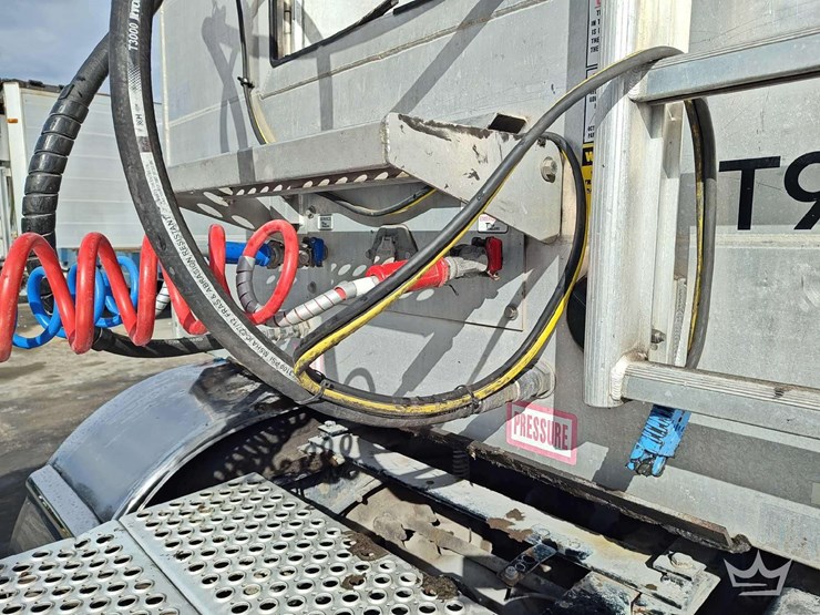 2023-titan-trailer-image-15