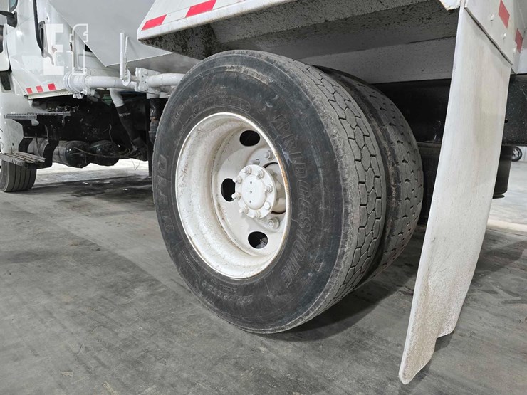 2004-international-durastar-4300-image-34