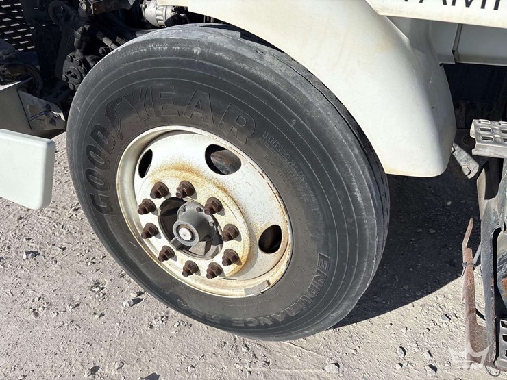 2006-volvo-vnm-image-32