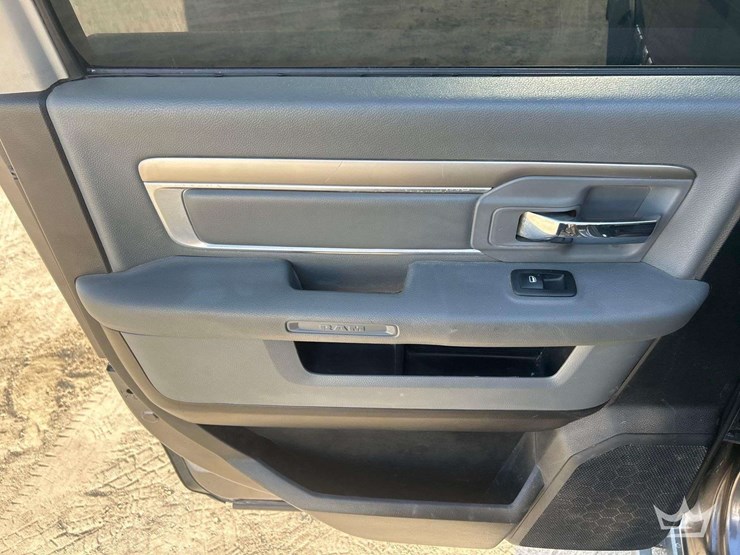 2014-dodge-1500-image-21