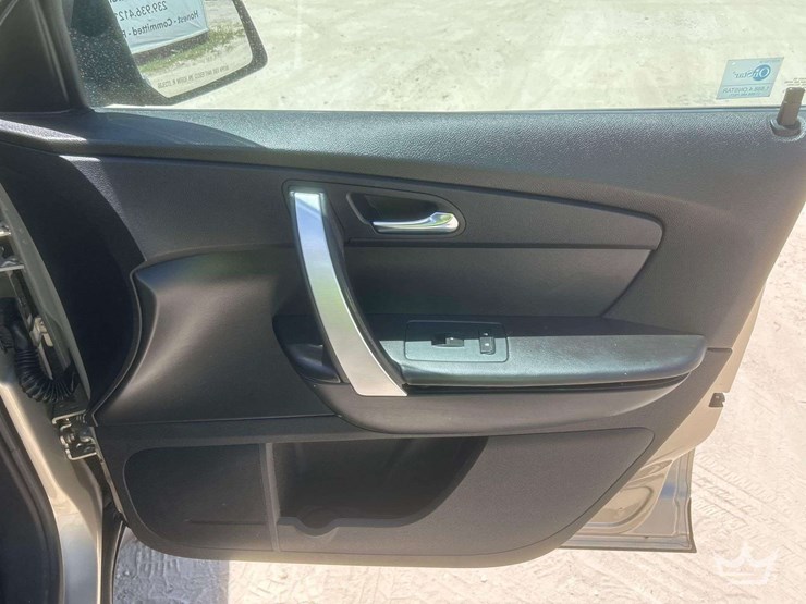 2010-gmc-acadia-image-25