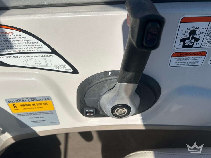 2013-tahoe-q4-boat-with-2013tracker-18ft-s/a-boat-trailer-image-13