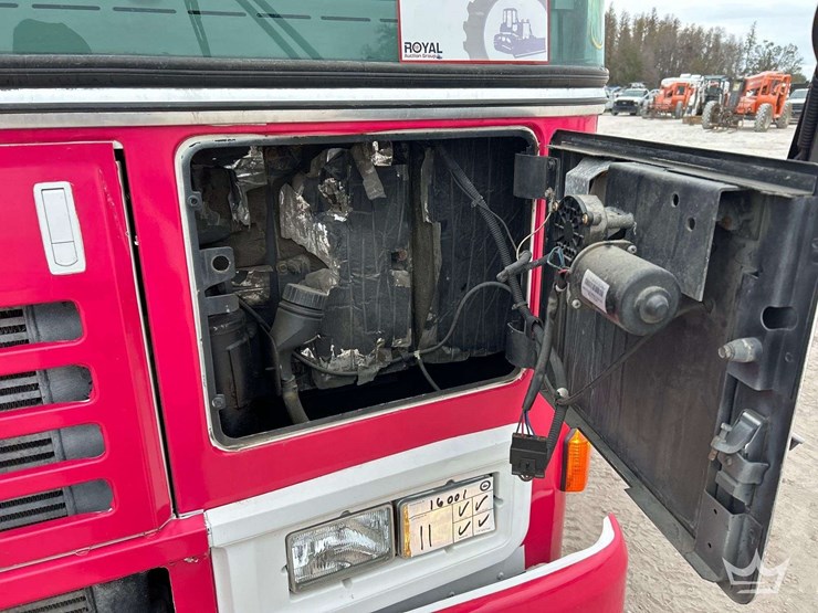 2002-blue-bird-f131612-bus-image-55