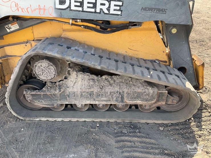 2013-deere-329e-image-15