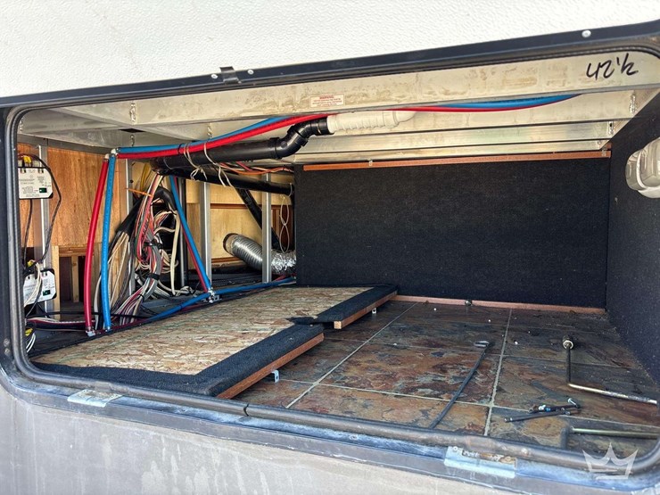 2014-crossroads-rv-elevation-t/a-5th-wheel-toy-hauler-travel-trailer-image-33