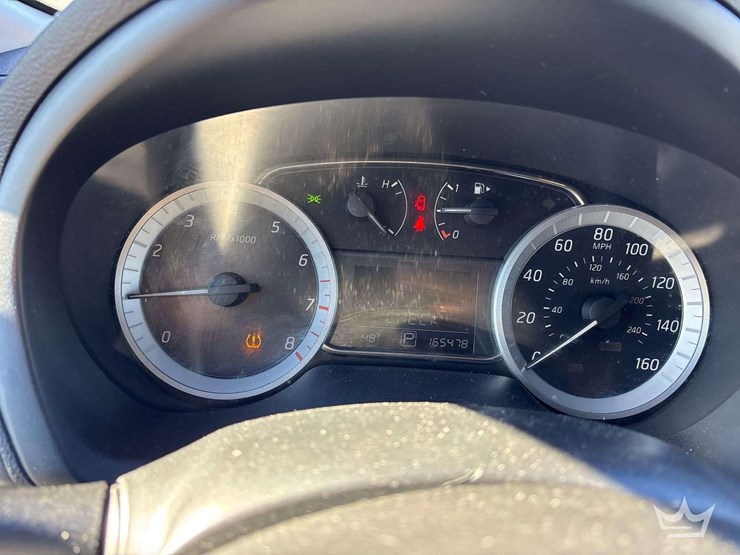 2013-nissan-sentra-sedan-image-13