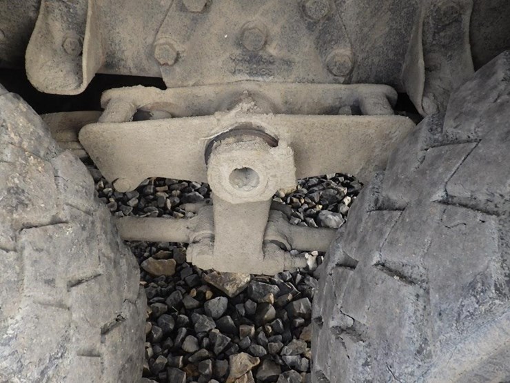 1990-peterbilt-379-image-10