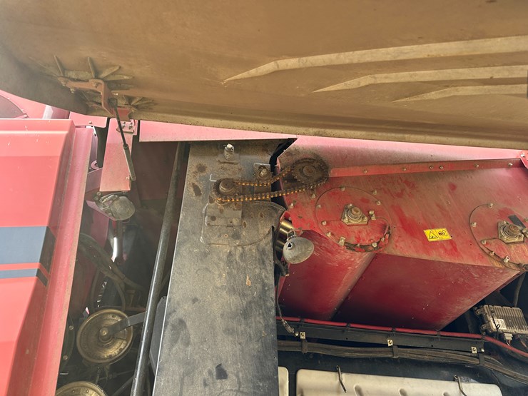 #38416-•-2016-case-axial-flow-8240-prwd-combine-yfg230343-image-47