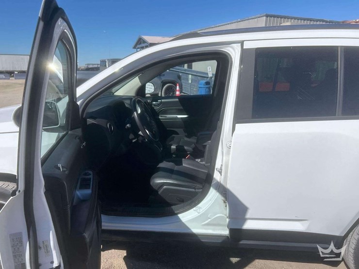 2016-jeep-compass-image-11