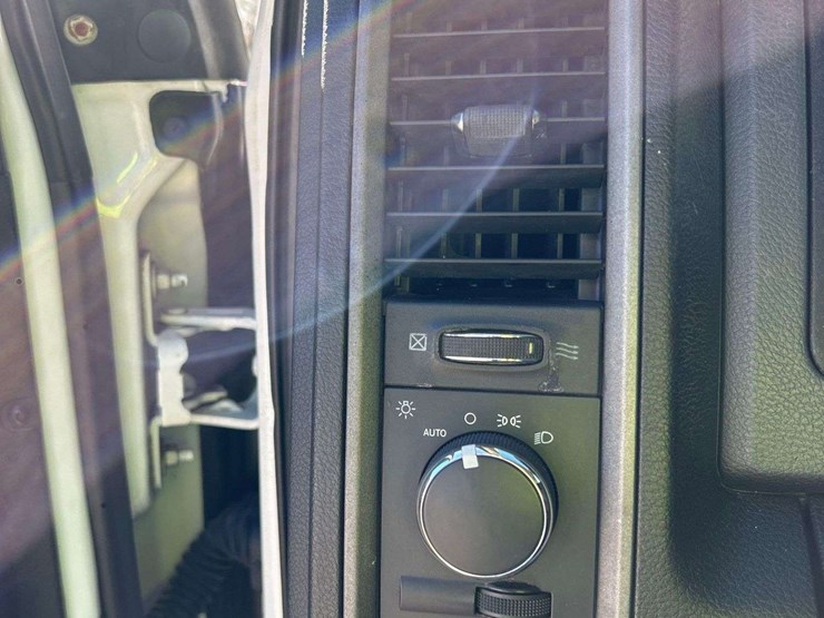 2017-dodge-3500-image-16