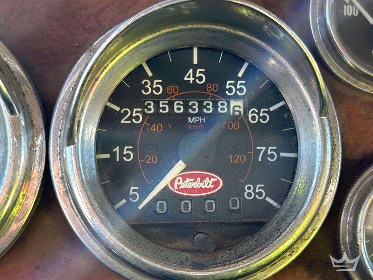 1995-peterbilt-379-image-5