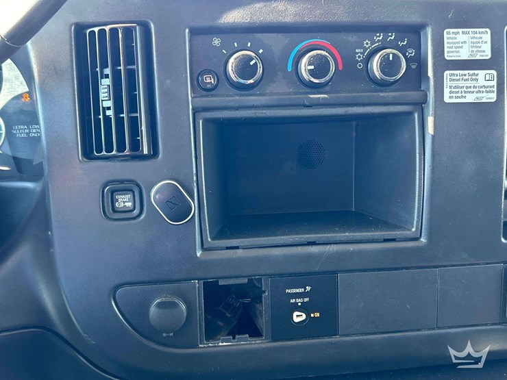 2017-chevrolet-express-2500-image-18