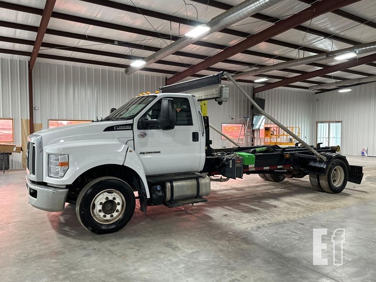 2023-ford-f650-sd-image-1