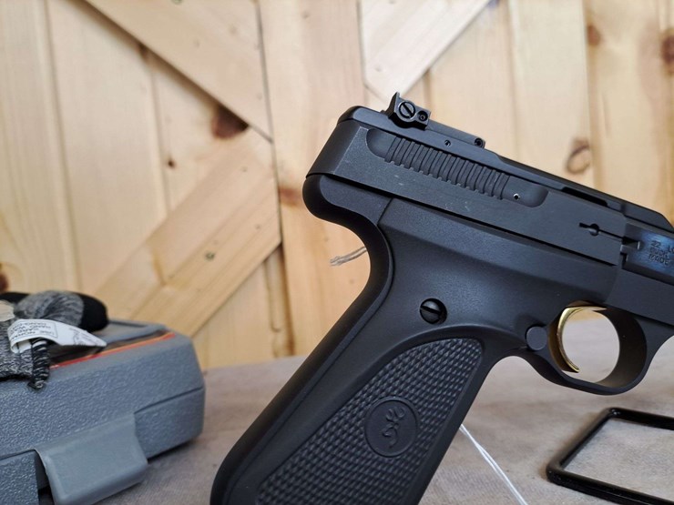 browning-buck-mark-.22-lr-semiauto-pistol-image-10
