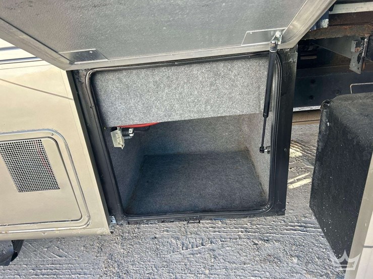 2008-freightliner-allegro-bay-class-a-motorhome-image-31